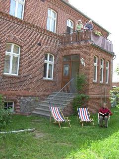balkon-und-liegestuhl